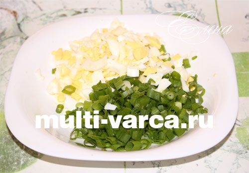 Рулет із курки з яйцем і цибулею в мультиварці