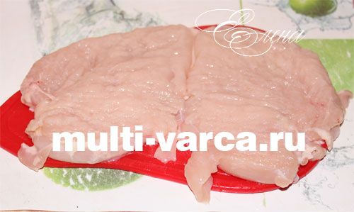 Рулет із курки з яйцем і цибулею в мультиварці