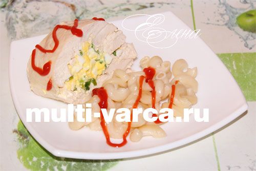 Рулет із курки з яйцем і цибулею в мультиварці