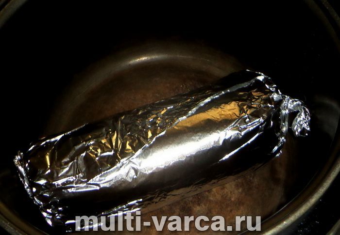Рулет з індички в мультиварці