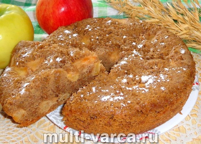 Шоколадна шарлотка з яблуками в мультиварці