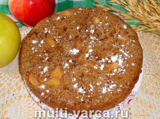 Шоколадна шарлотка з яблуками в мультиварці