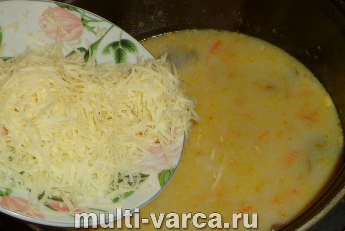 Сирний суп із грибами в мультиварці