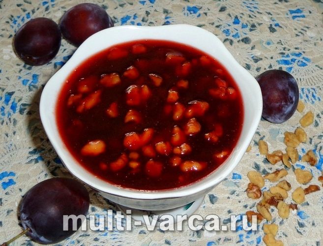 Сливовий джем із родзинками та волоськими горіхами