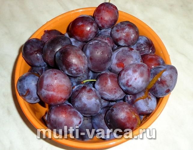 Сливовий джем із родзинками та волоськими горіхами