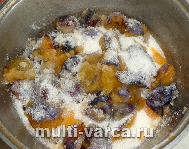 Сливовий джем із родзинками та волоськими горіхами