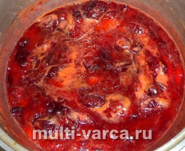 Сливовий джем із родзинками та волоськими горіхами