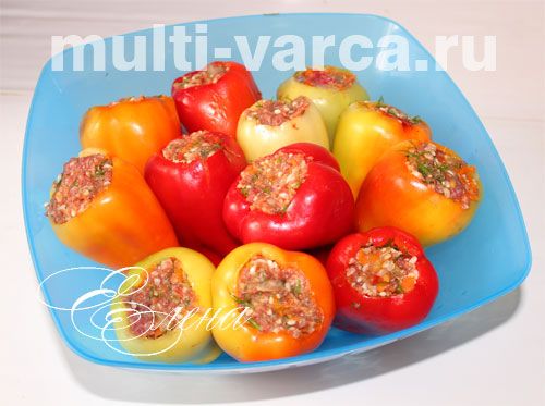 Смачні фаршировані перці з рисом, фаршем і овочами
