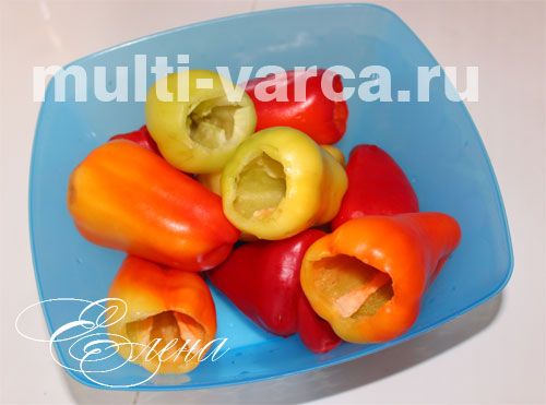 Смачні фаршировані перці з рисом, фаршем і овочами