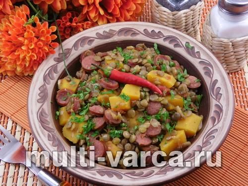 Сочевиця з гарбузом і мисливськими ковбасками