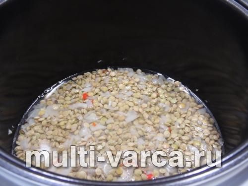 Сочевиця з гарбузом і мисливськими ковбасками