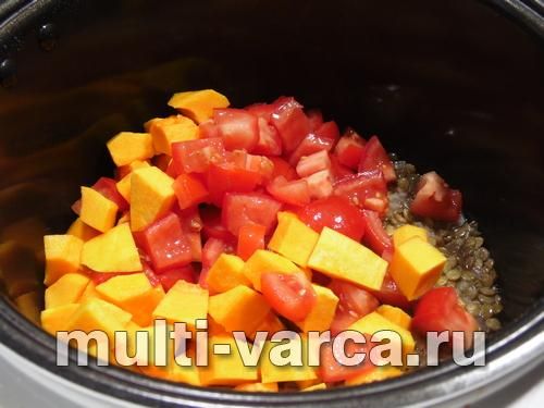 Сочевиця з гарбузом і мисливськими ковбасками