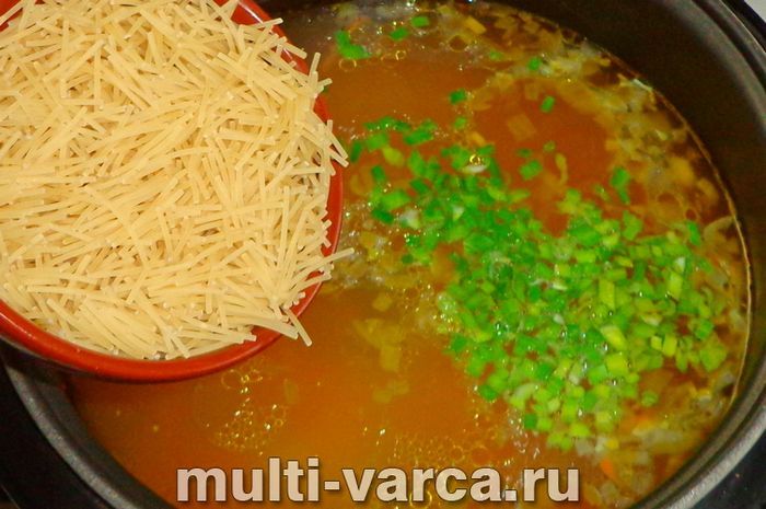Суп на курячому бульйоні в мультиварці