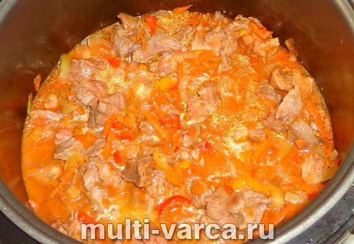 Свинина з болгарським перцем у мультиварці
