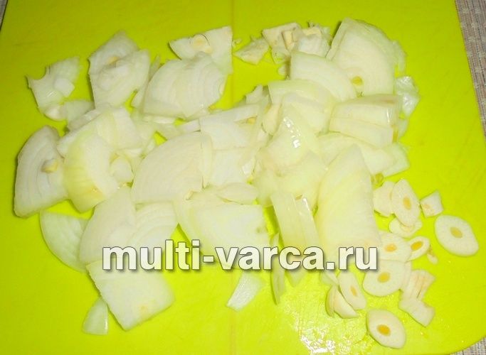 Тушкована цибуля з кабачком у мультиварці