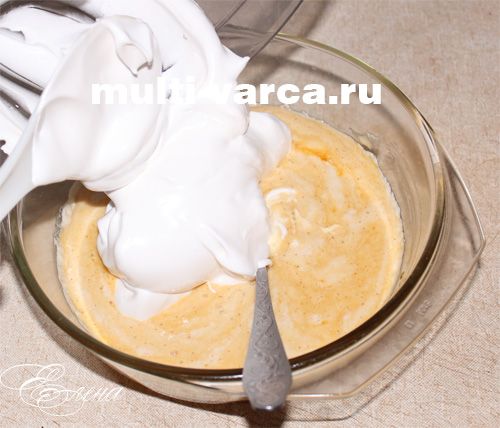 Великодня паска з родзинками в мультиварці
