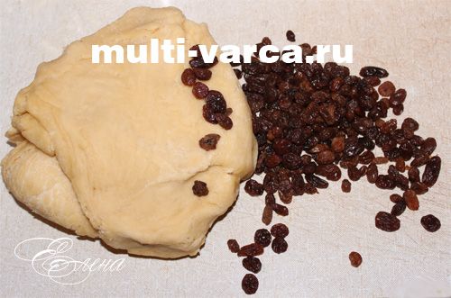 Великодня паска з родзинками в мультиварці