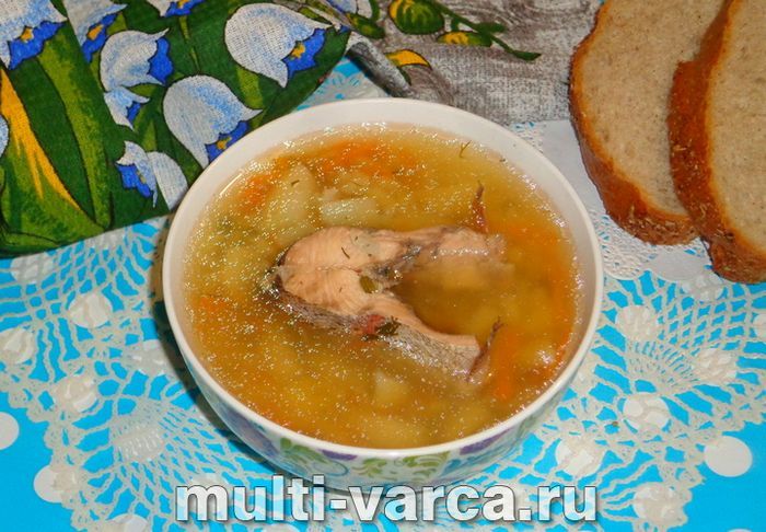 Вуха з червоної риби в мультиварці