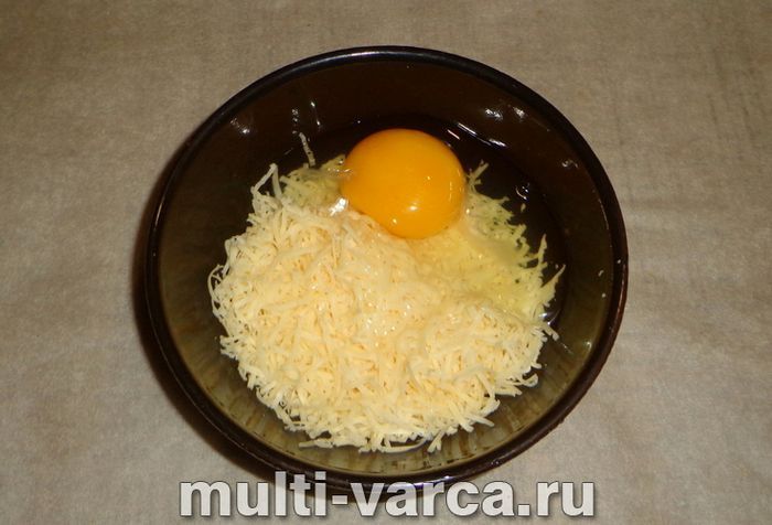 Заливний пиріг із сиром у мультиварці