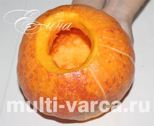 Запечений гарбуз цілком із пшоном