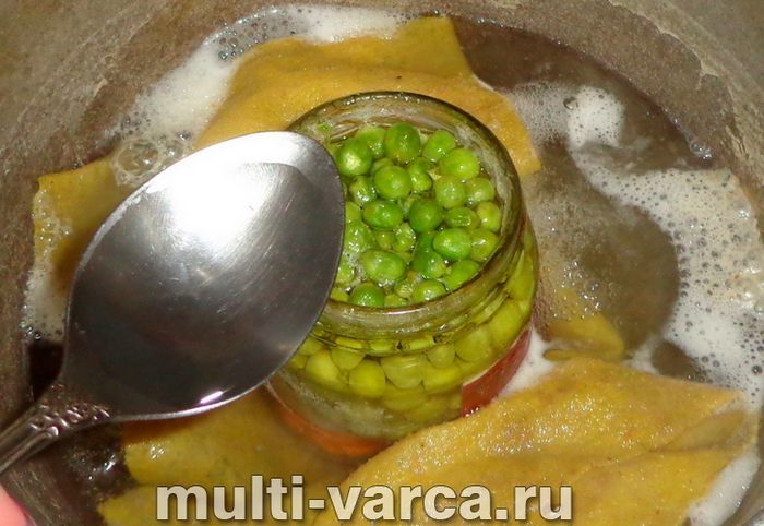 Асорті з овочів із зеленим горошком на зиму