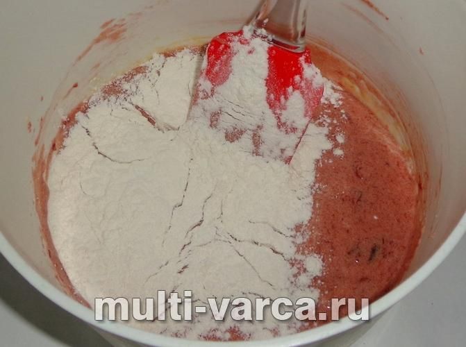 Бісквіт із варенням у мультиварці