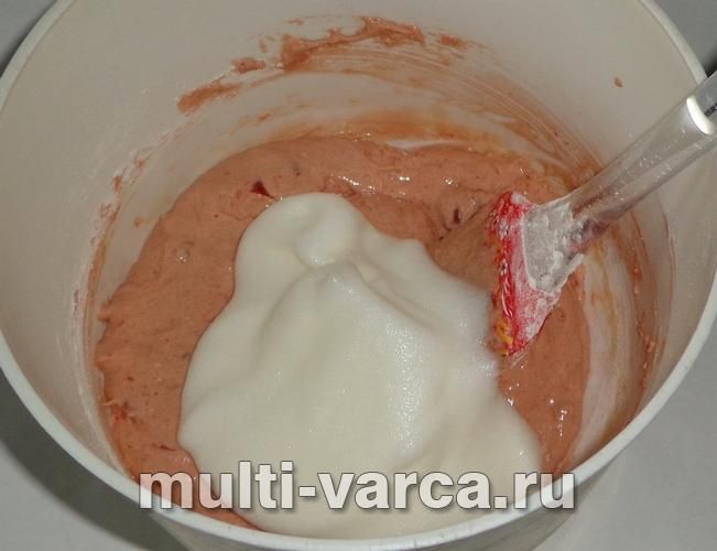 Бісквіт із варенням у мультиварці