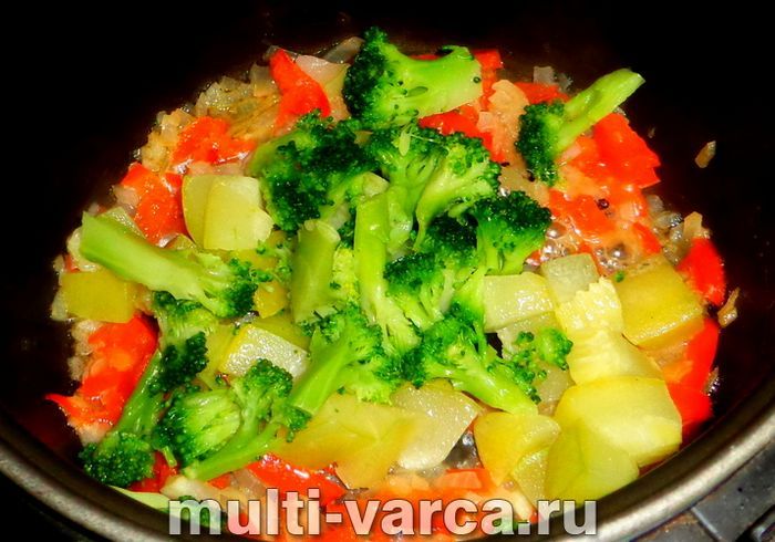 Броколі з кабачками в мультиварці