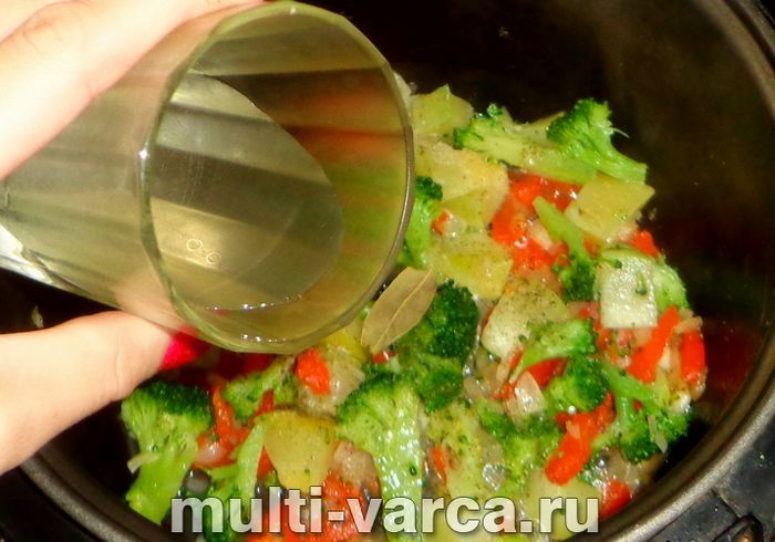 Броколі з кабачками в мультиварці