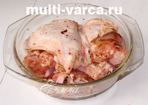 Як посмажити курячі стегенця з картоплею