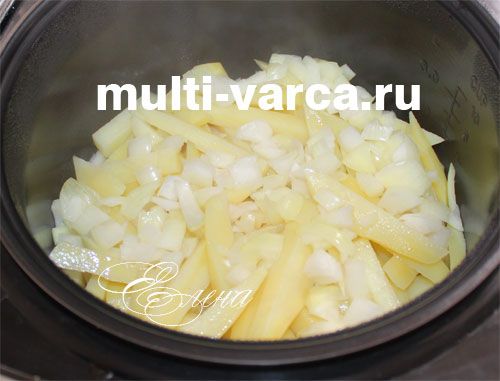 Як посмажити курячі стегенця з картоплею