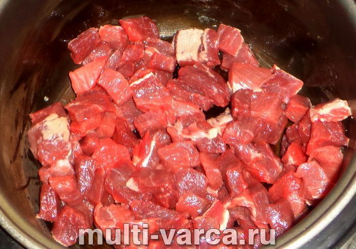 Яловичина з ананасами в мультиварці