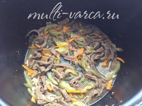 Яловичина з гречаною локшиною та овочами