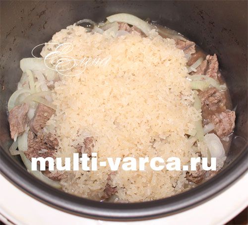 Яловичина з рисом і зеленим горошком