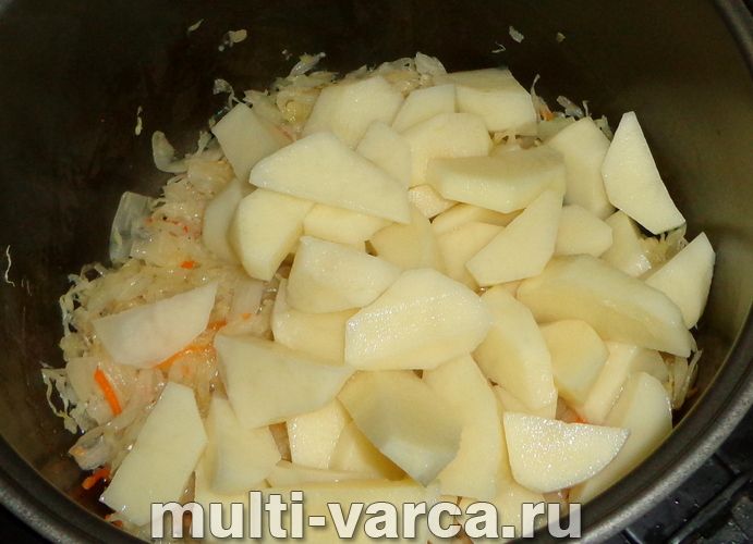 Картопля з квашеною капустою в мультиварці