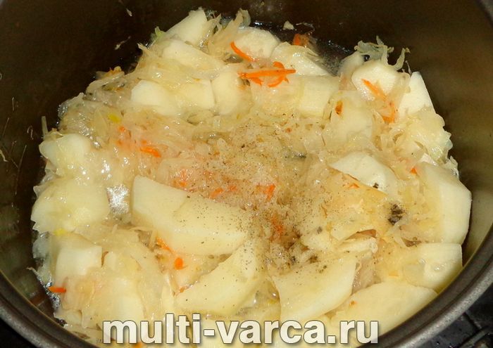 Картопля з квашеною капустою в мультиварці