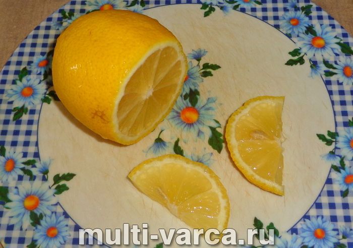 Компот із груш із лимоном на зиму