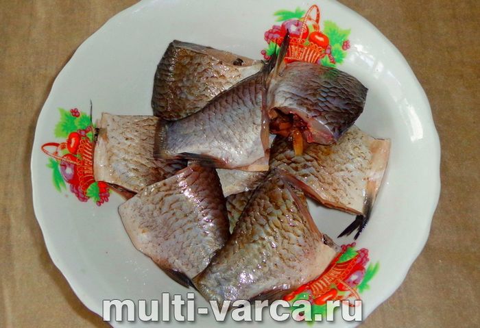 Консерви з карася в мультиварці