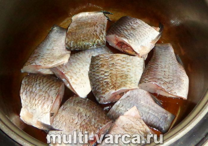 Консерви з карася в мультиварці