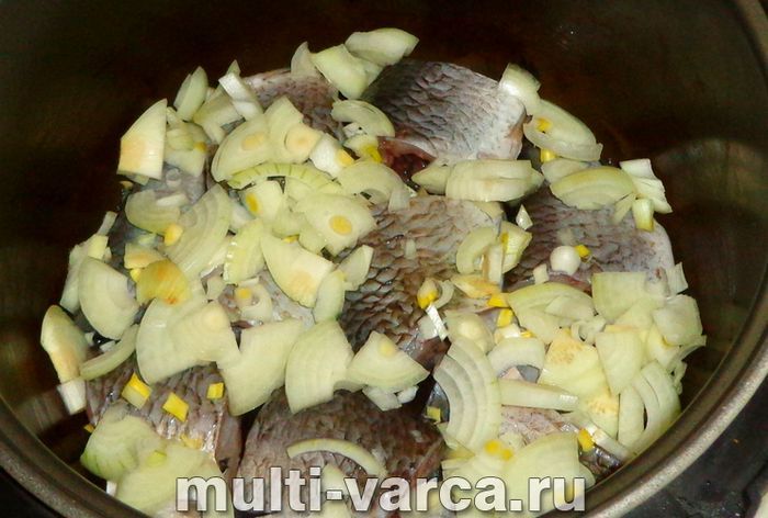 Консерви з карася в мультиварці