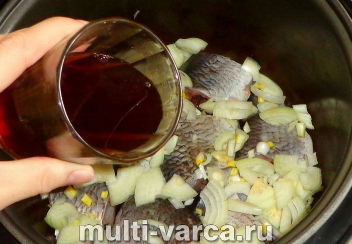 Консерви з карася в мультиварці