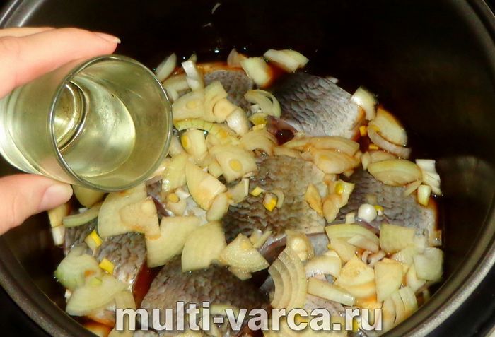 Консерви з карася в мультиварці
