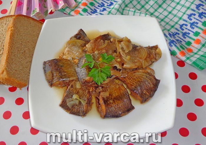 Консерви з карася в мультиварці