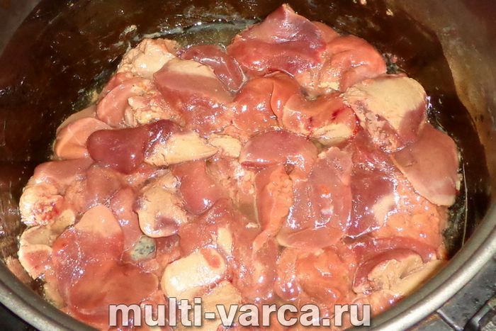 Куряча печінка в томатному соусі в мультиварці