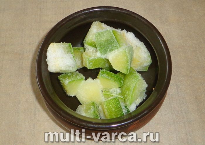 Курка із замороженими овочами в мультиварці