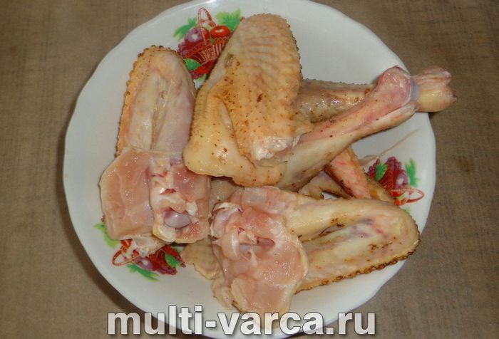 Курка із замороженими овочами в мультиварці
