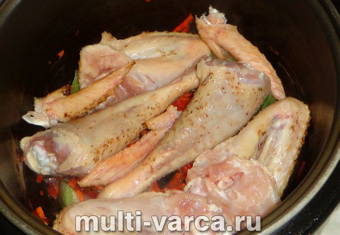 Курка із замороженими овочами в мультиварці