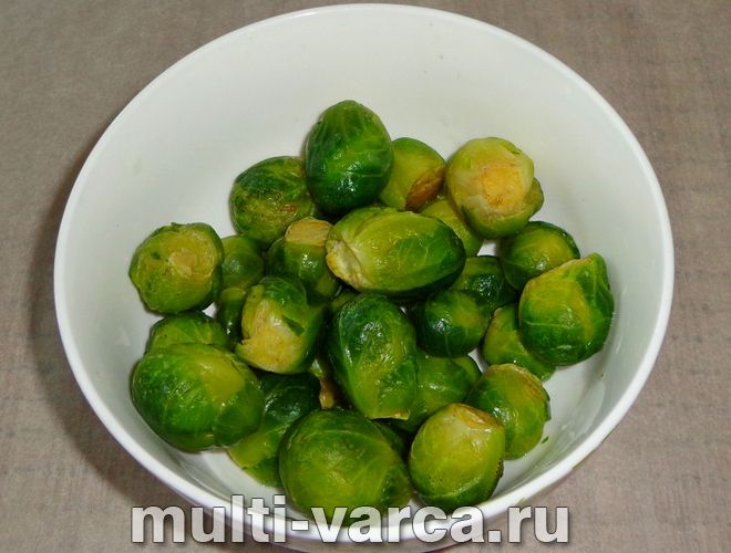 Курка з брюссельською капустою в мультиварці