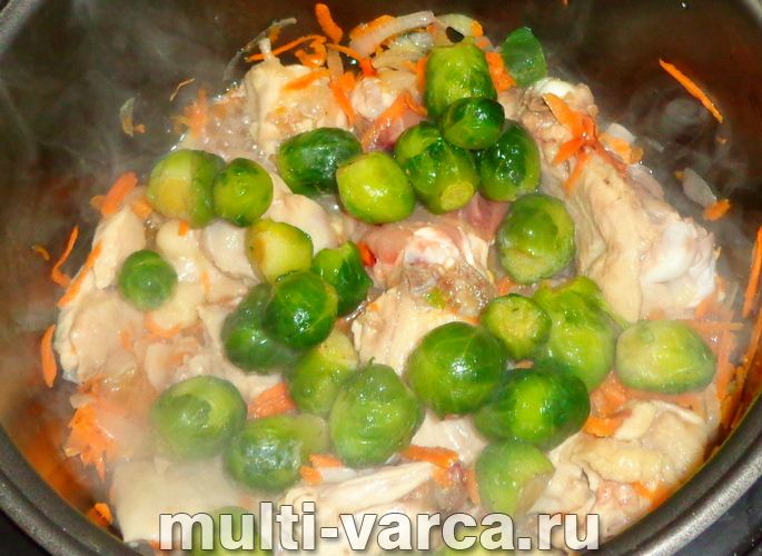 Курка з брюссельською капустою в мультиварці