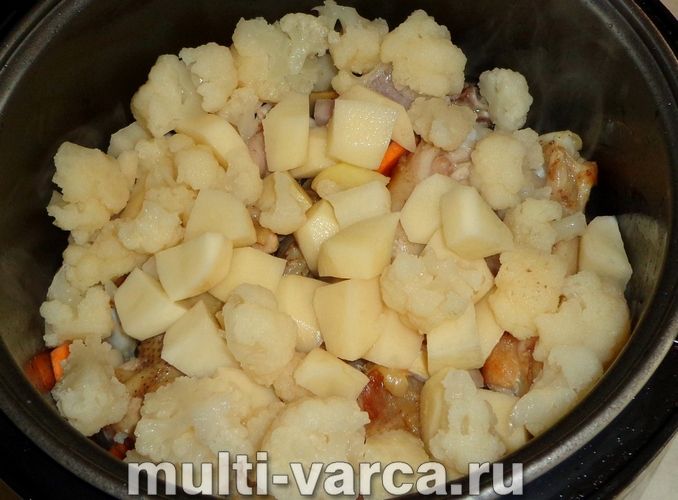 Курка з цвітною капустою в мультиварці